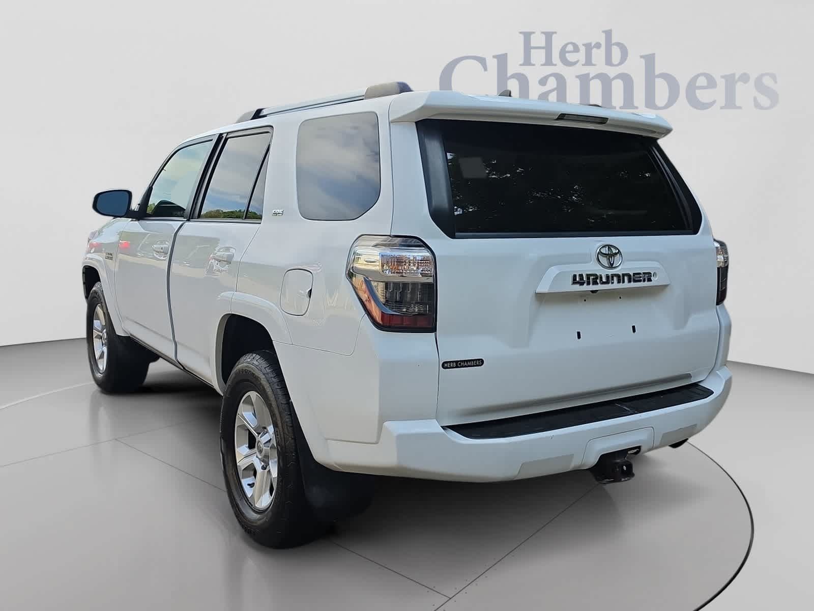 Used 2019 Toyota 4Runner SR5 AWD/4WD image 3