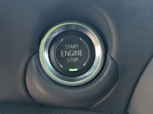 Used 2025 Chevrolet Suburban Z71 AWD/4WD image 17