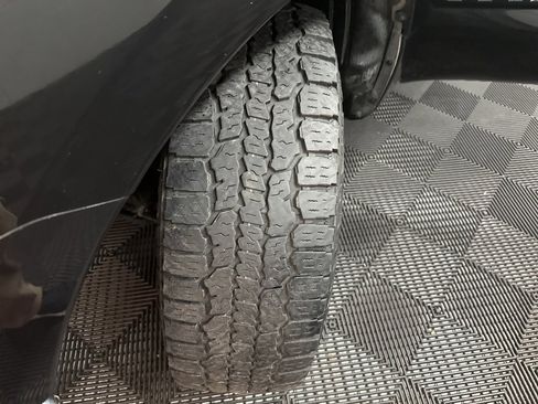 Used 2017 Nissan Titan SV image 31