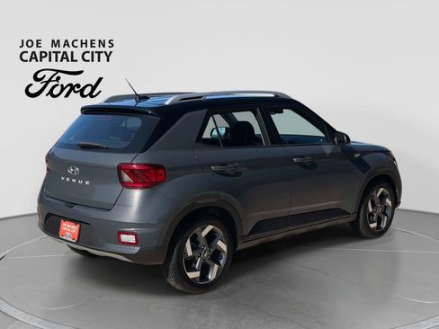 Used 2025 Hyundai Venue Limited FWD image 5