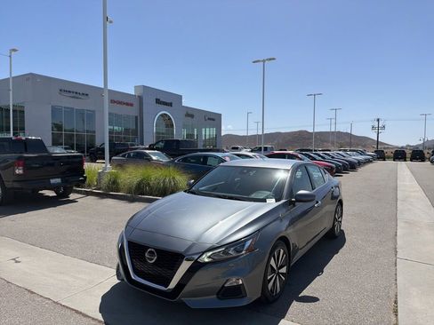 Used 2022 Nissan Altima 2.5 SV FWD image 4