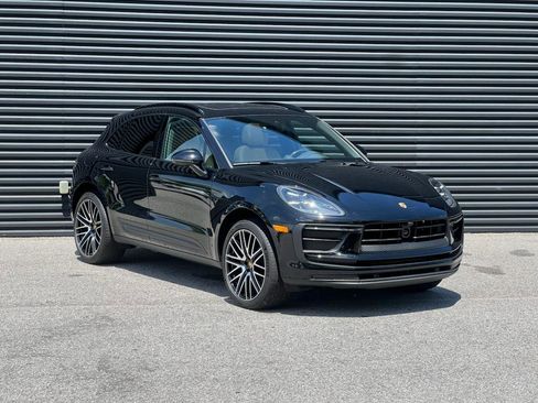 Certified 2025 Porsche Macan image 9