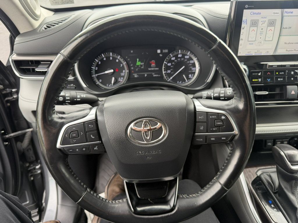 Used 2021 Toyota Highlander Limited AWD/4WD image 21