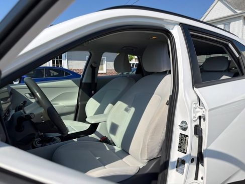 Used 2024 Hyundai Kona SEL AWD/4WD image 15
