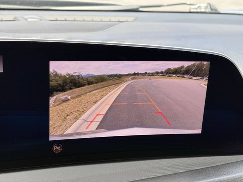 Used 2024 Cadillac XT4 Luxury w/ Cold Weather Package FWD image 24