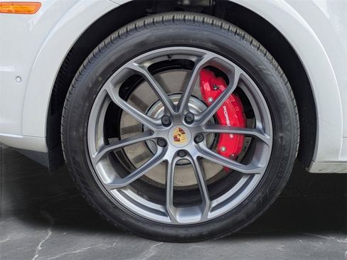 Used 2024 Porsche Cayenne S image 34