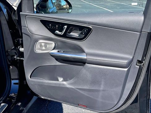 Used 2025 Mercedes-Benz GLC 300 4MATIC image 23