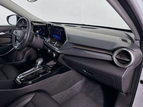 Used 2024 Chevrolet Trax ACTIV w/ Sunroof Package FWD image 28