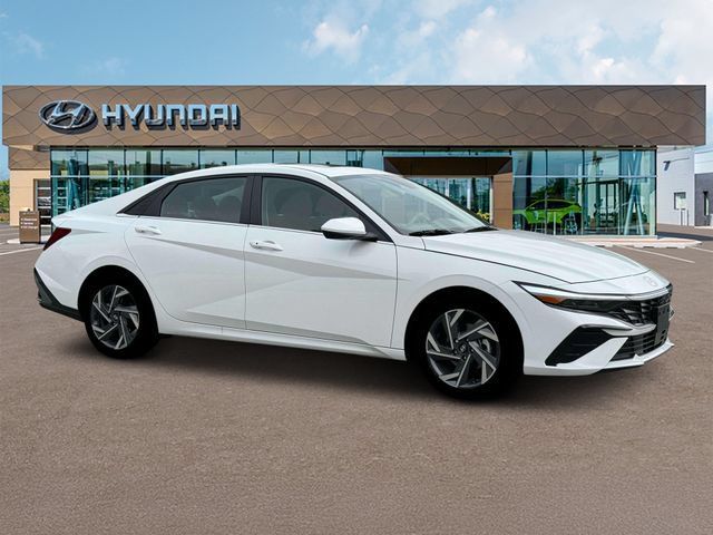 New 2025 Hyundai Elantra SEL FWD image 10