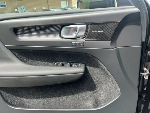 Used 2019 Volvo XC40 T5 R-Design AWD/4WD image 19