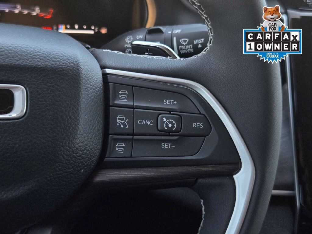 Used 2023 Jeep Grand Cherokee Limited w/ Luxury Tech Group II RWD image 18