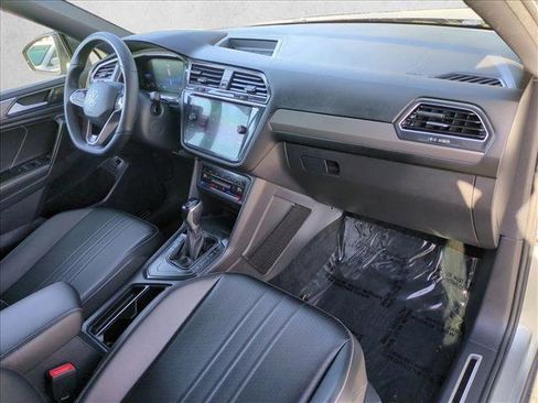Used 2022 Volkswagen Tiguan SE R-Line image 20