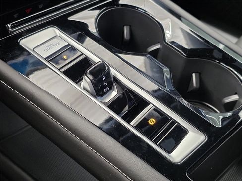 New 2026 Volkswagen Atlas Cross Sport SEL R-Line image 16