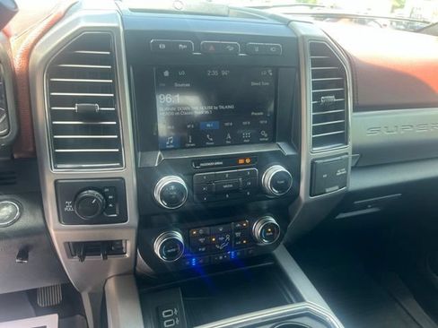 Used 2019 Ford F250 Platinum w/ Platinum Ultimate Package AWD/4WD image 25