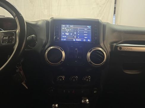 Used 2018 Jeep Wrangler Unlimited Sahara w/ Dual Top Group AWD/4WD image 19