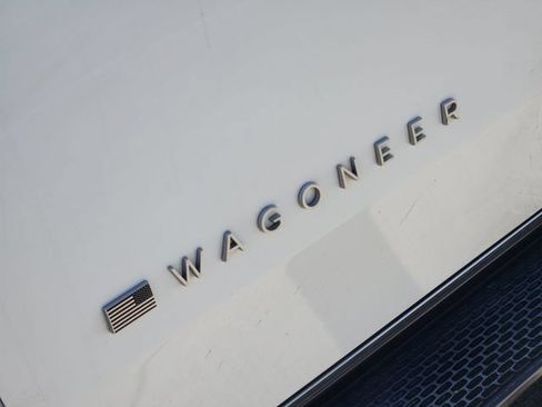 Used 2022 Jeep Wagoneer Series III w/ Flexible Seating Group RWD image 12