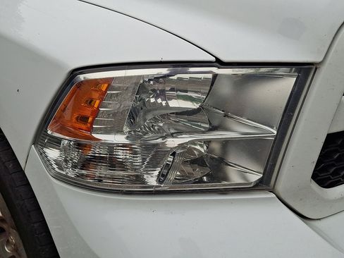Used 2018 RAM 1500 Express w/ Express Value Package AWD/4WD image 4