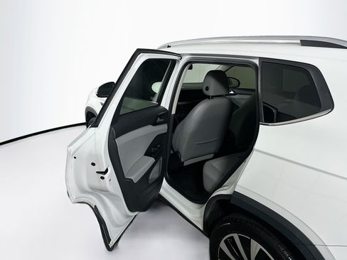 Used 2022 Volkswagen Taos SE AWD/4WD image 24