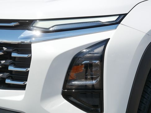 Used 2025 Chevrolet Equinox LT AWD/4WD image 16