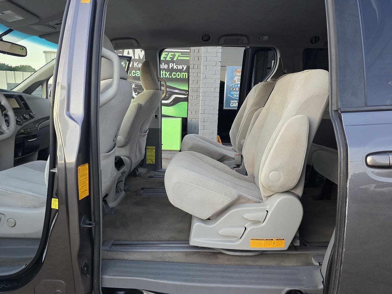 Used 2012 Toyota Sienna LE FWD image 15