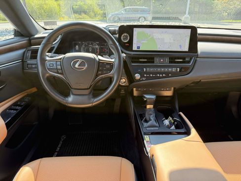 Used 2025 Lexus ES 350 w/ Premium Package FWD image 8
