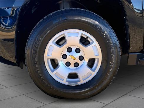 Used 2013 Chevrolet Suburban LS image 11