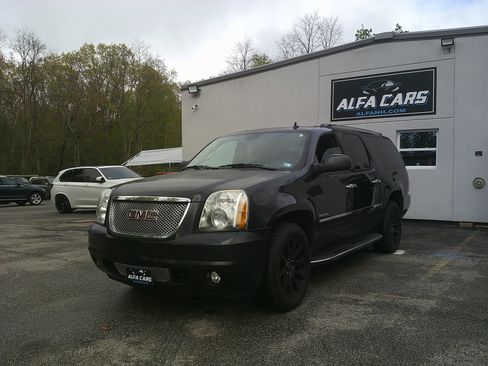 Used 2013 GMC Yukon XL Denali AWD/4WD image 1