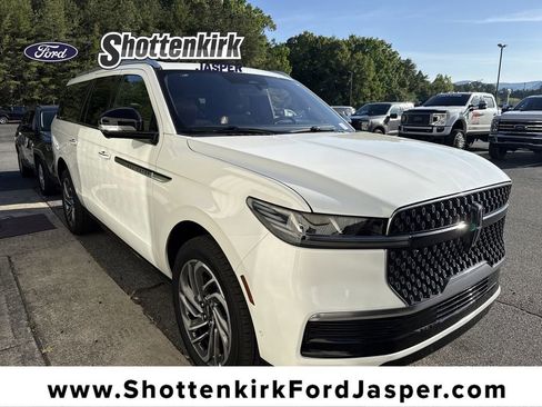 Used 2025 Lincoln Navigator L Reserve AWD/4WD image 1