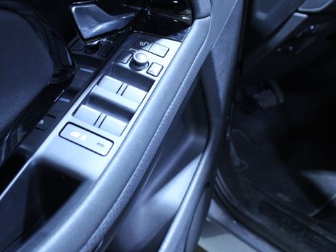 Used 2020 Land Rover Range Rover Evoque S image 5