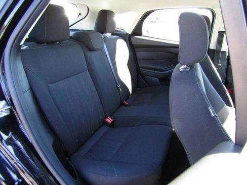 Used 2018 Ford Focus SE FWD image 24