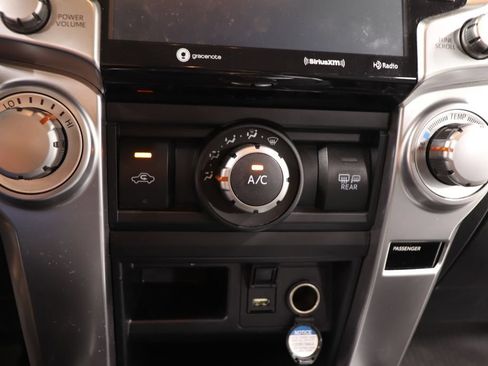 Used 2021 Toyota 4Runner SR5 Premium w/ Moonroof Package AWD/4WD image 9