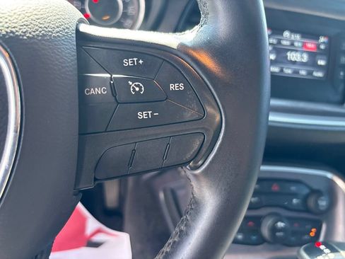Used 2015 Dodge Challenger SXT w/ Driver Convenience Group RWD image 11