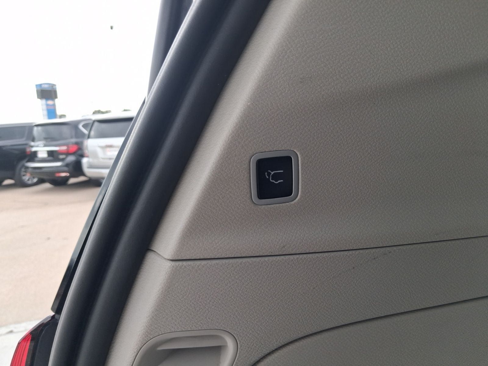 Used 2024 Chrysler Pacifica Touring-L FWD image 27
