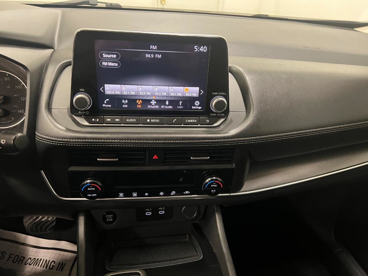 Used 2024 Nissan Rogue SV FWD image 28