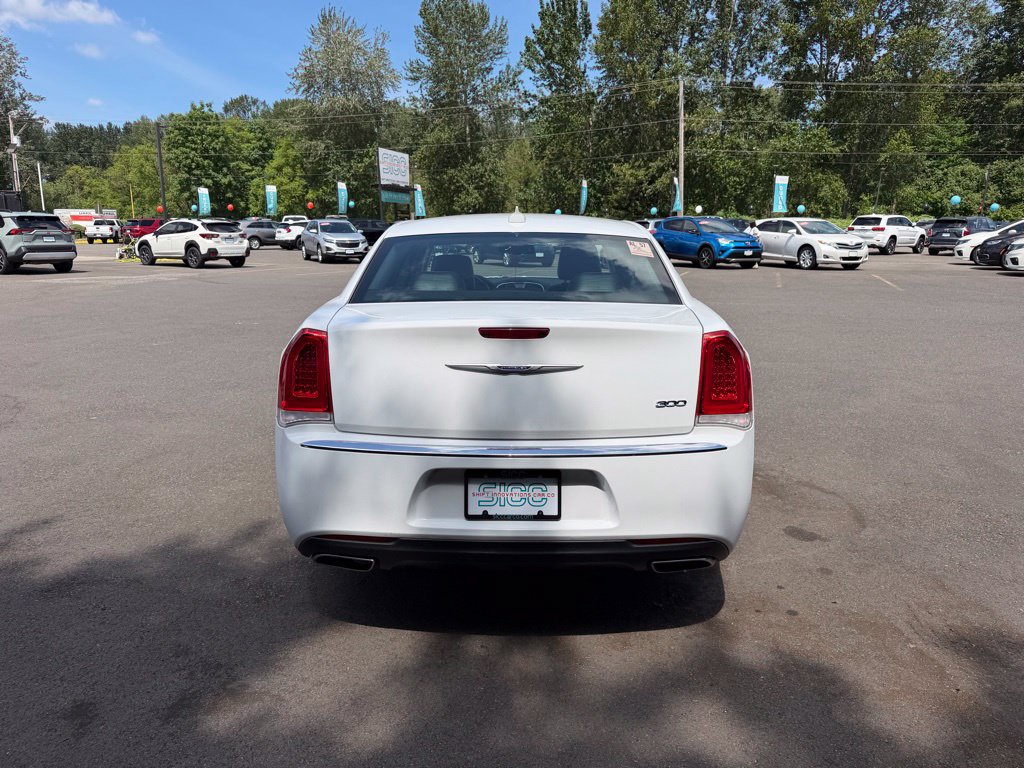 Used 2019 Chrysler 300 Limited RWD image 5