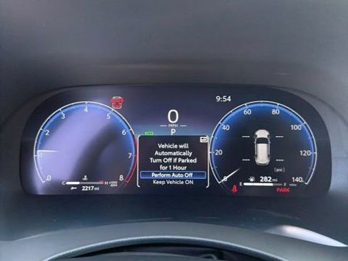 Used 2024 Toyota Highlander Platinum FWD image 11
