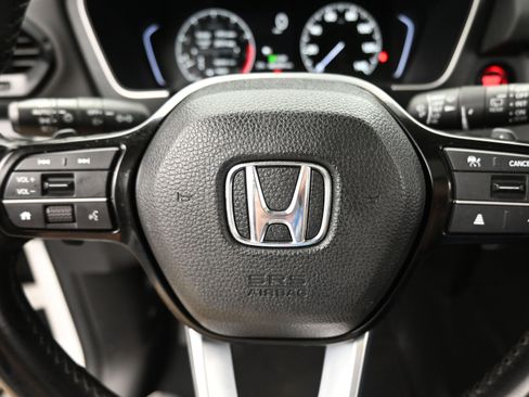 Used 2023 Honda Pilot Touring image 11