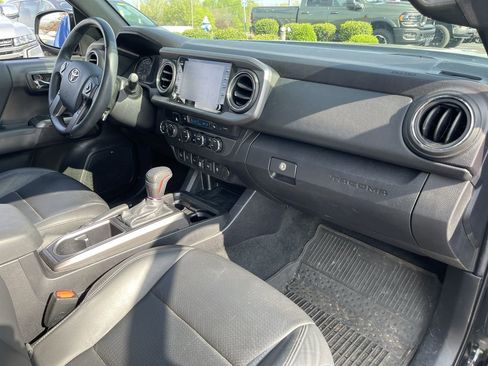Used 2023 Toyota Tacoma TRD Off-Road w/ TRD Premium Off Road Package image 30