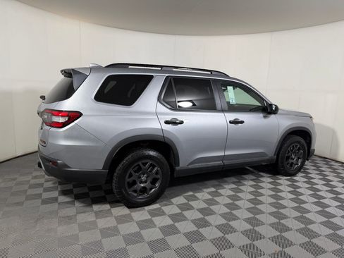 Certified 2023 Honda Pilot TrailSport image 7
