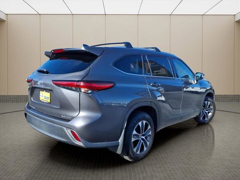 Used 2022 Toyota Highlander XLE image 24
