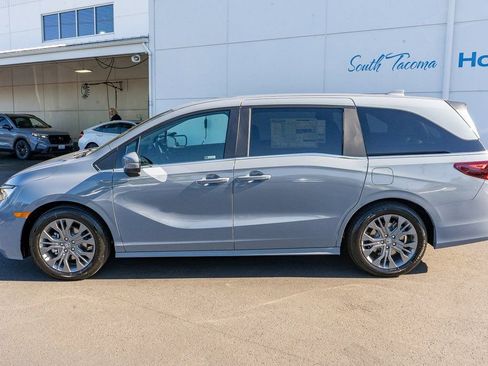New 2026 Honda Odyssey Touring image 9