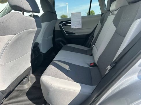 Used 2021 Toyota RAV4 XLE w/ XLE Grade Weather Package AWD/4WD image 18