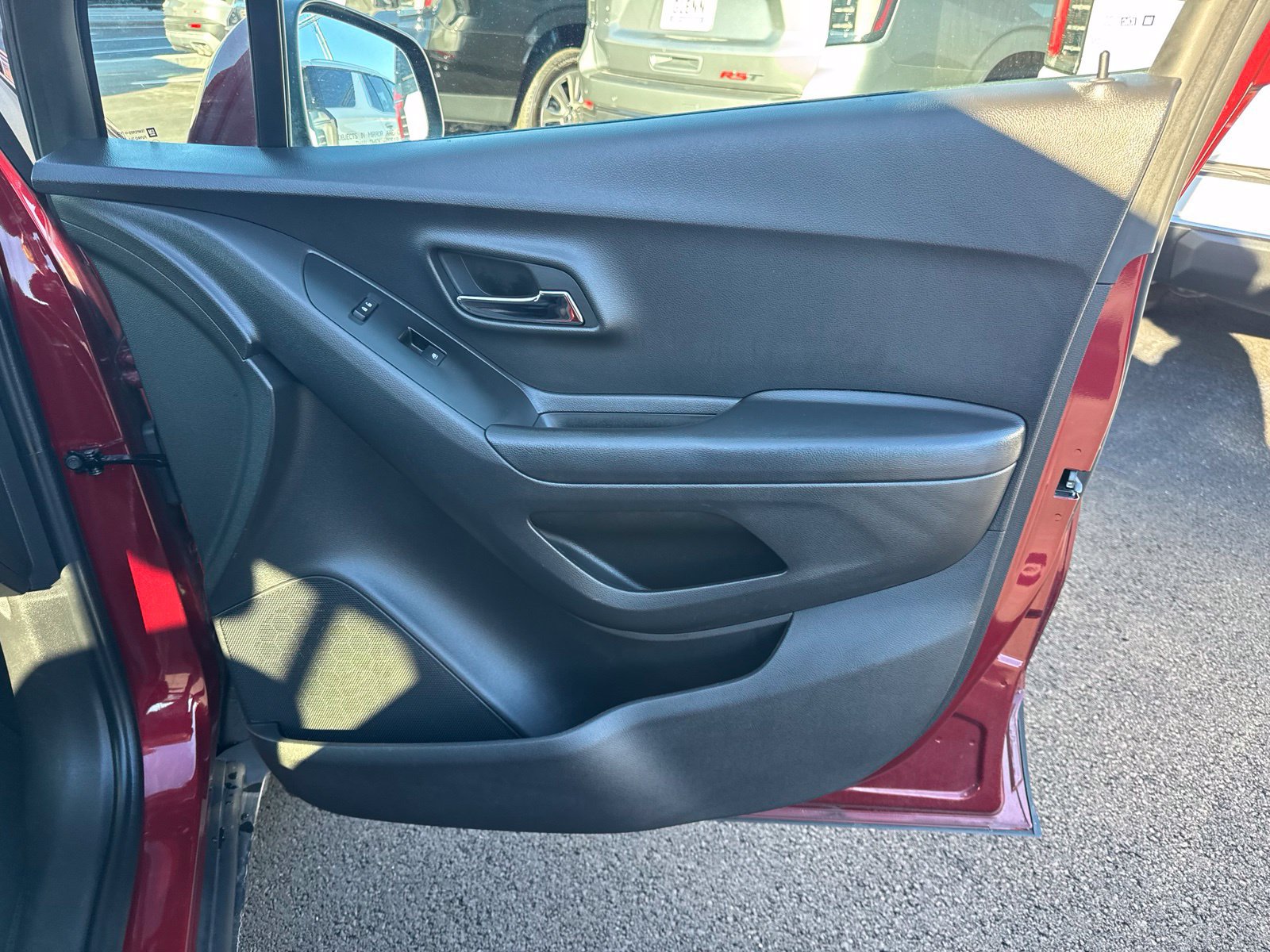 Used 2022 Chevrolet Trax LT w/ LT Convenience Package AWD/4WD image 31
