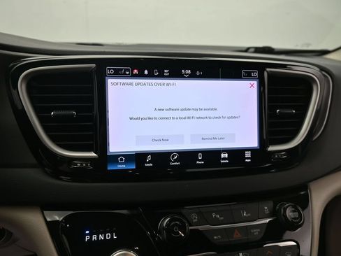 Used 2023 Chrysler Pacifica Touring-L FWD image 21