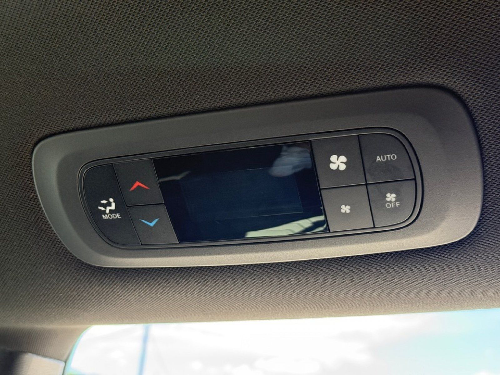 Used 2021 Chrysler Pacifica Limited w/ Uconnect Theater Family Group FWD image 36