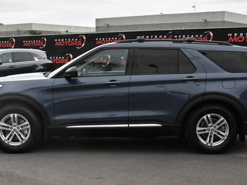 Used 2021 Ford Explorer XLT w/ Equipment Group 202A RWD image 4