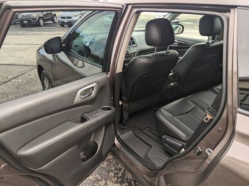 Used 2015 Nissan Pathfinder SL w/ SL Premium Package FWD image 11