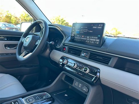 New 2025 Honda Pilot Touring image 17