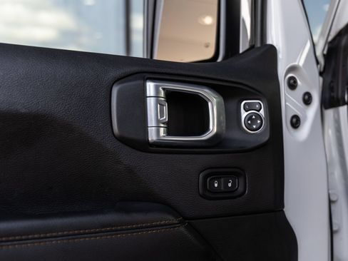 Used 2022 Jeep Wrangler Unlimited Sahara AWD/4WD image 17