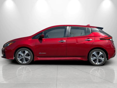 Used 2018 Nissan Leaf SV w/ SV Technology Package FWD image 5
